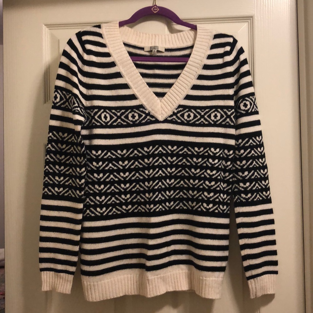 Barely worn BB Dakota black/cream v-neck sweater M